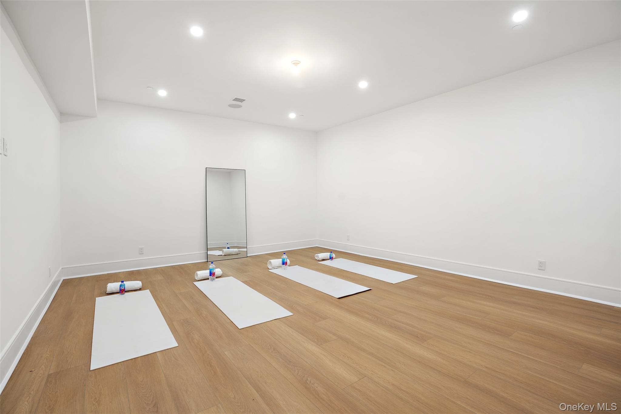 Single Family Boxwood Westchester County, NY 10580, MLS-915702-20