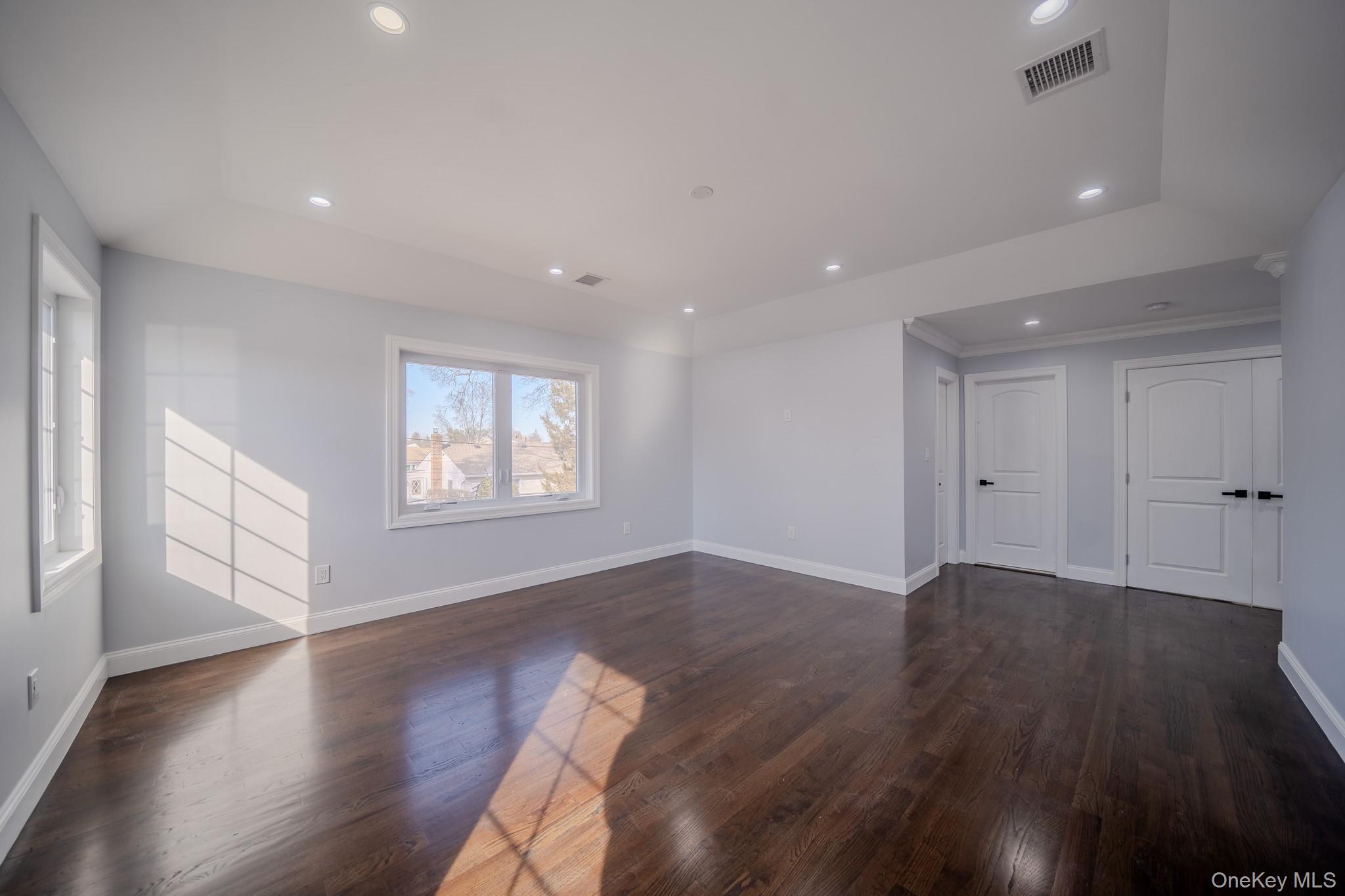 Single Family Spruce Nassau County, NY 11801, MLS-915728-23