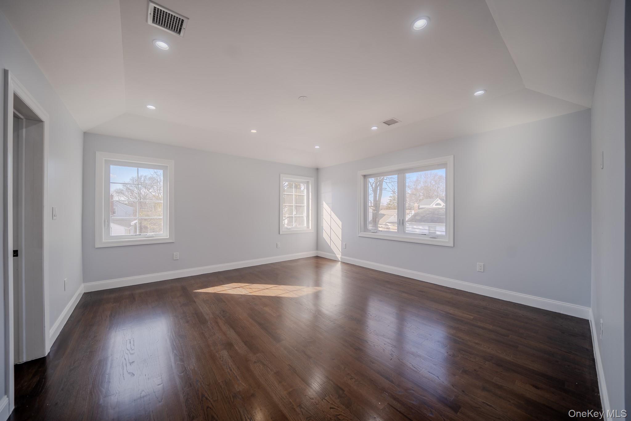 Single Family Spruce Nassau County, NY 11801, MLS-915728-24