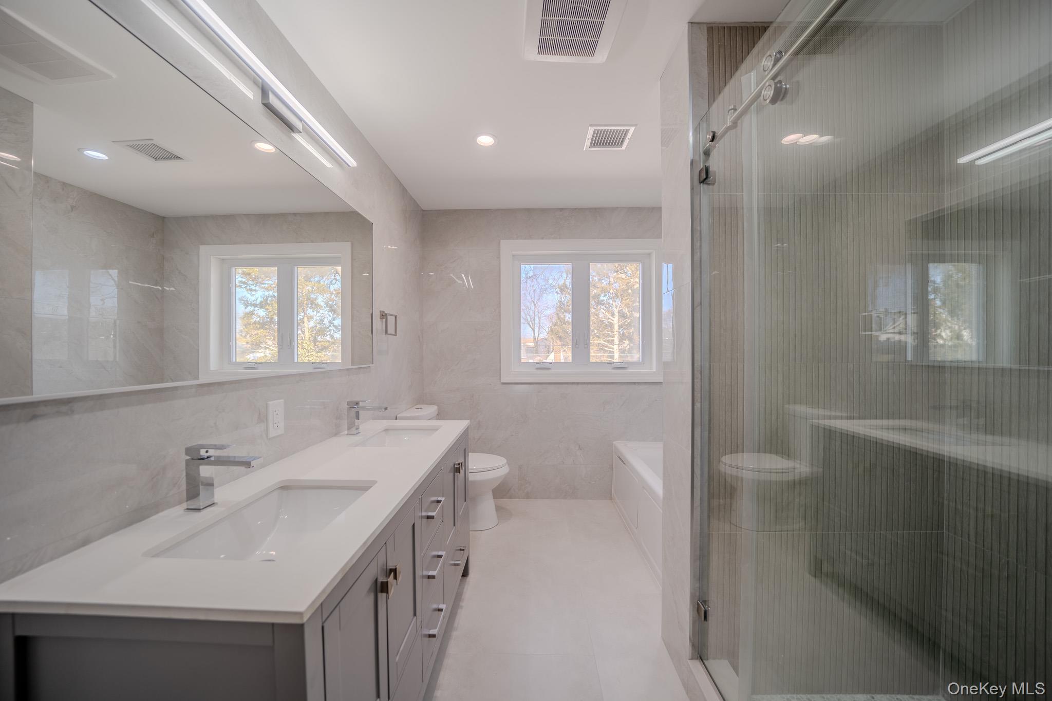 Single Family Spruce Nassau County, NY 11801, MLS-915728-25