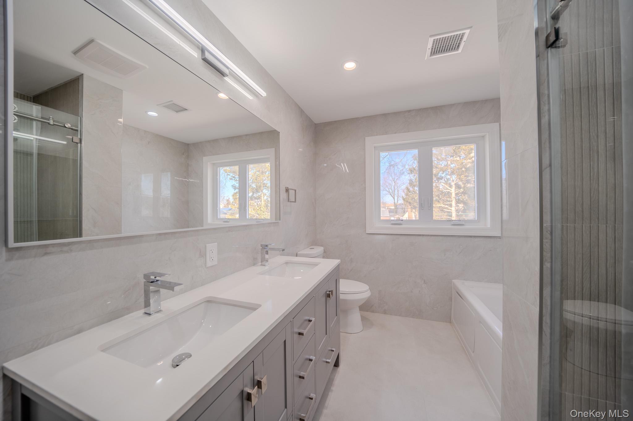 Single Family Spruce Nassau County, NY 11801, MLS-915728-26