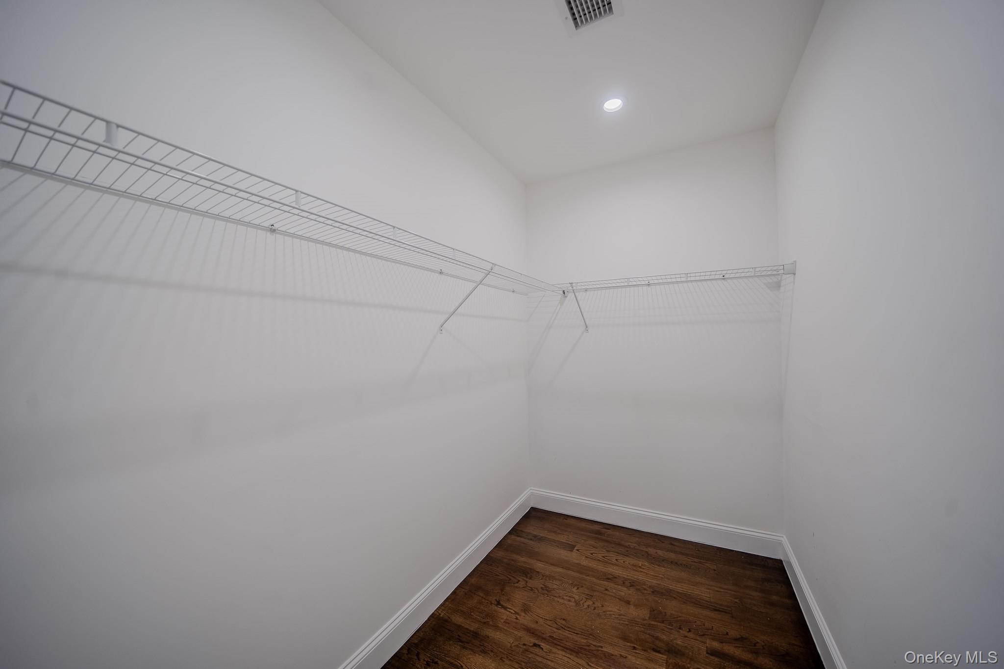 Single Family Spruce Nassau County, NY 11801, MLS-915728-28