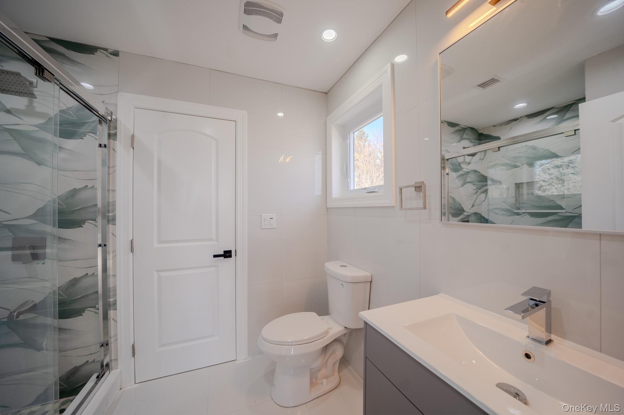 Single Family Spruce Nassau County, NY 11801, MLS-915728-30