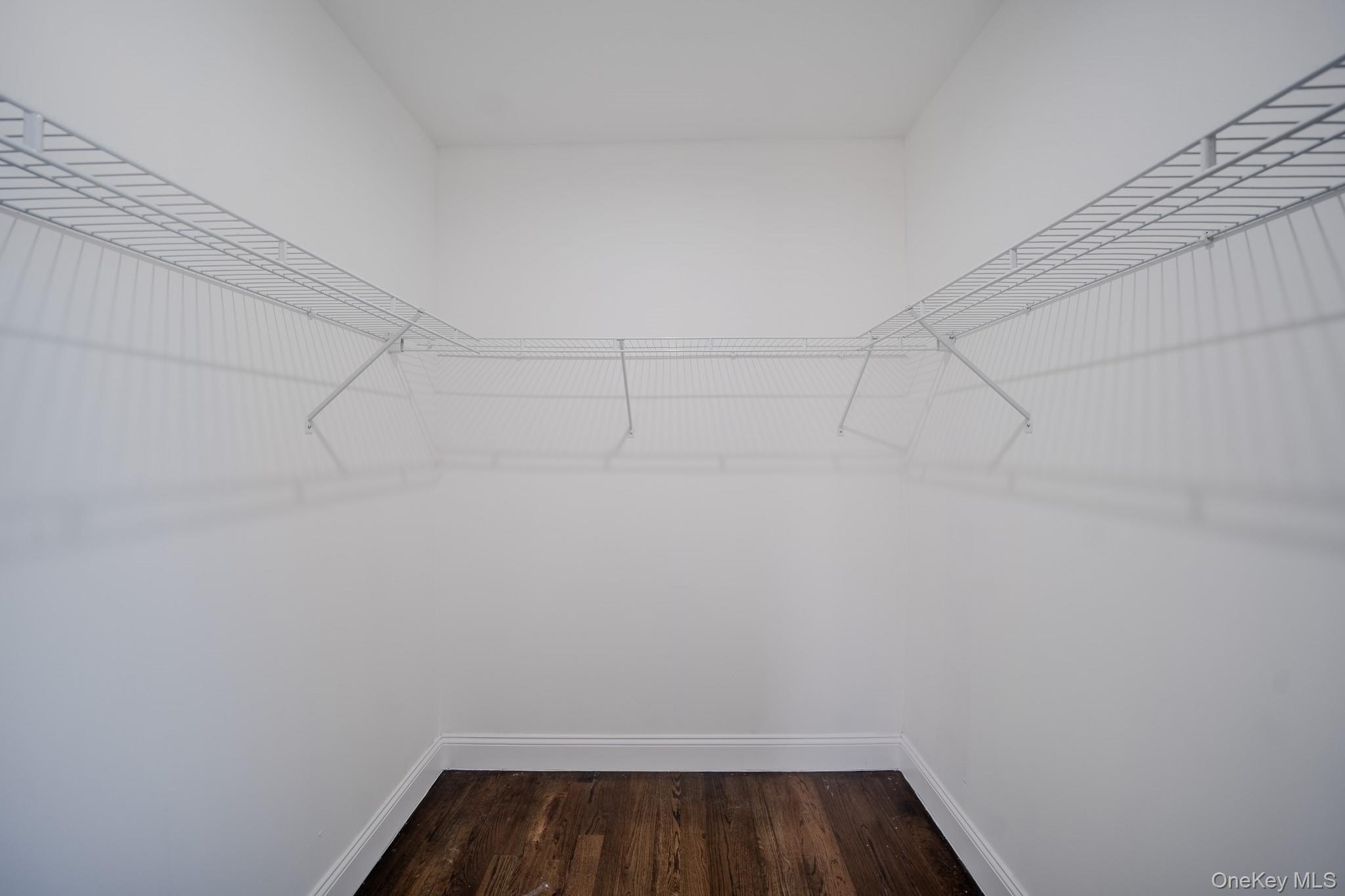 Single Family Spruce Nassau County, NY 11801, MLS-915728-31