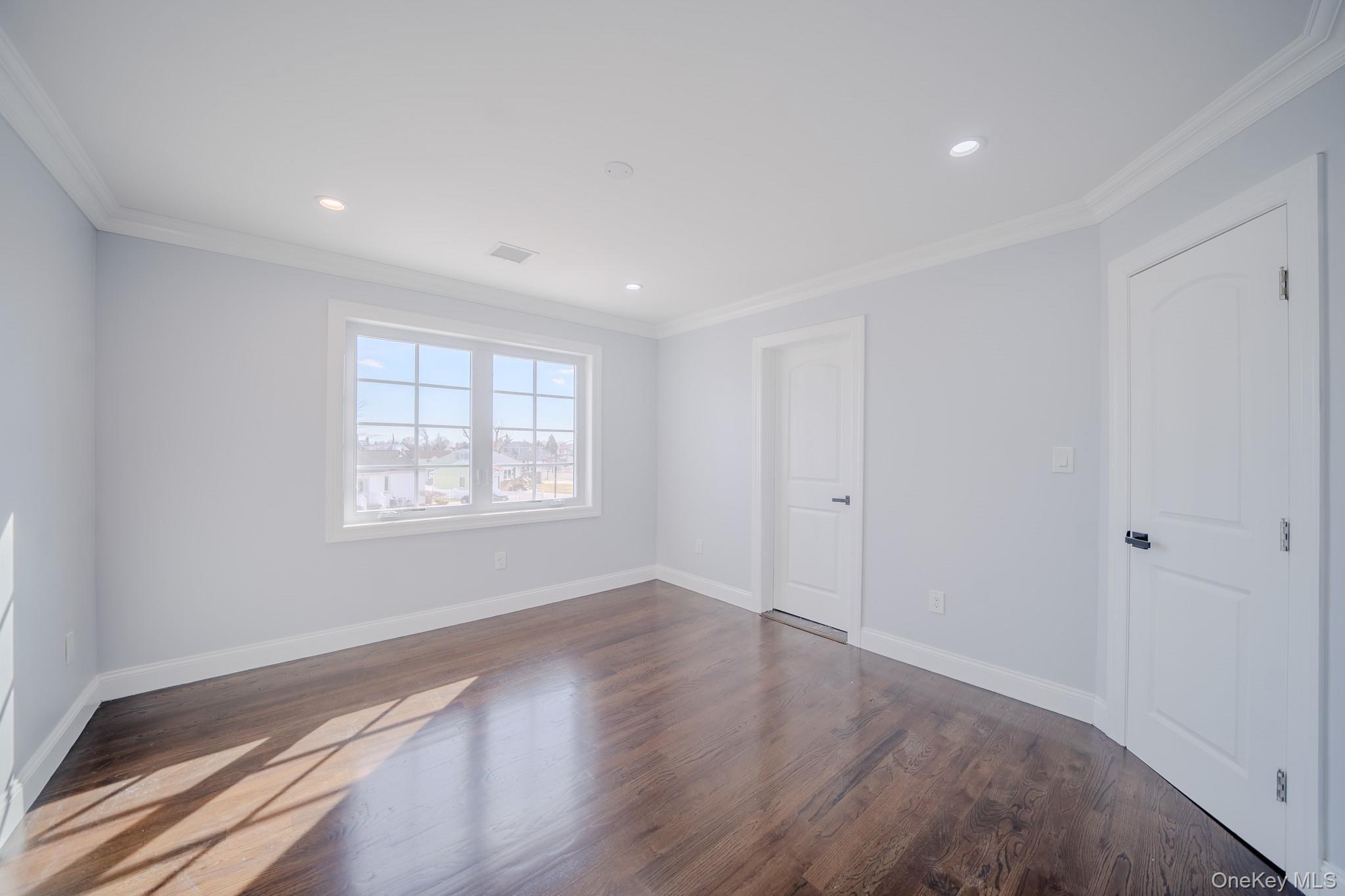 Single Family Spruce Nassau County, NY 11801, MLS-915728-33