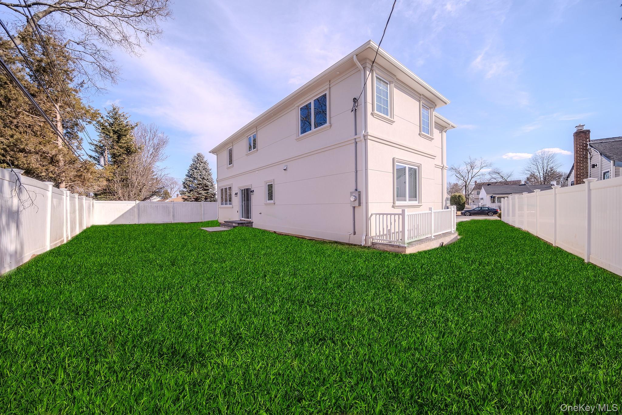 Single Family Spruce  Nassau County, NY 11801, MLS-915728-39