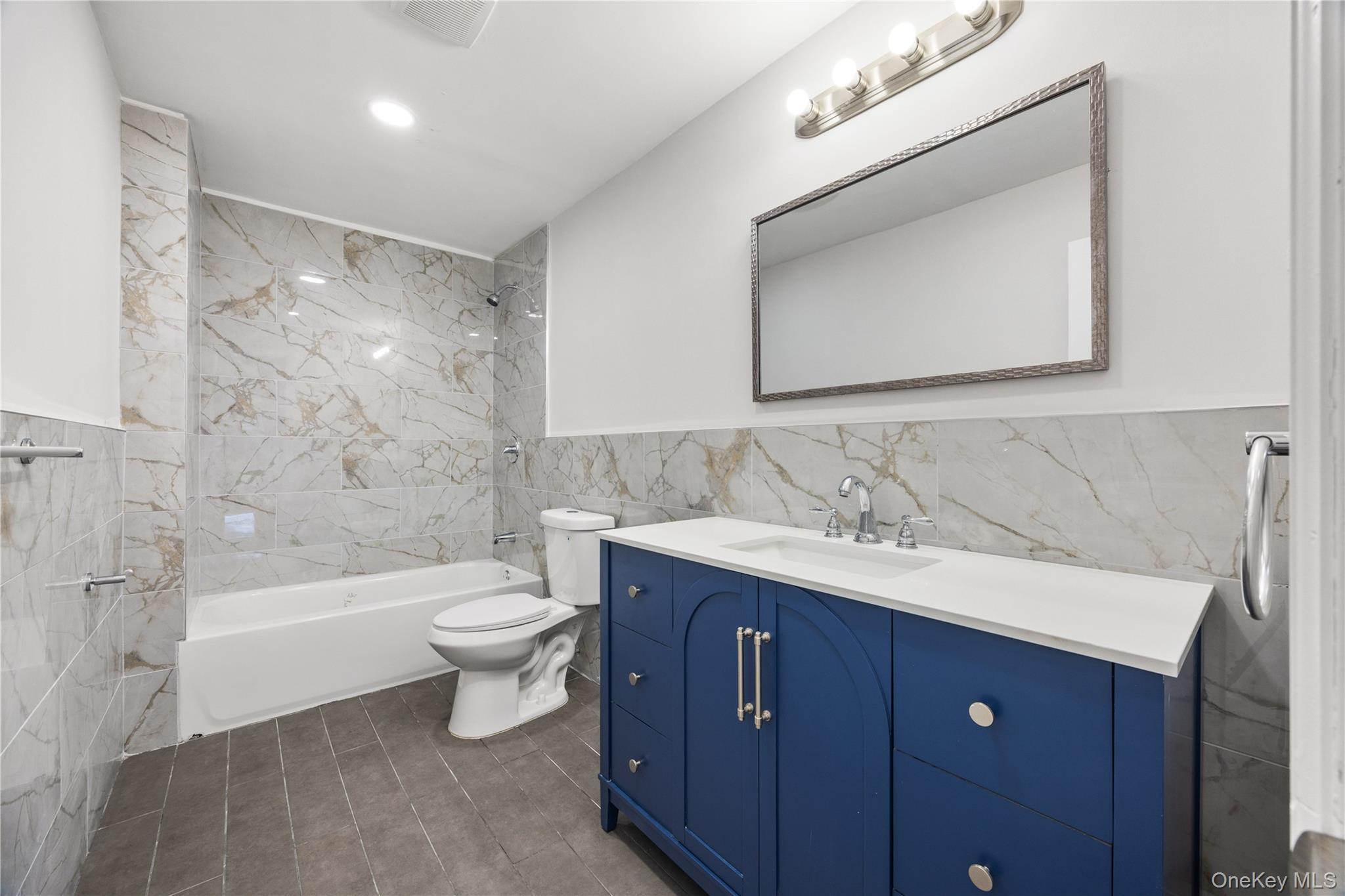 Single Family 214th Bronx, NY 10469, MLS-915746-17