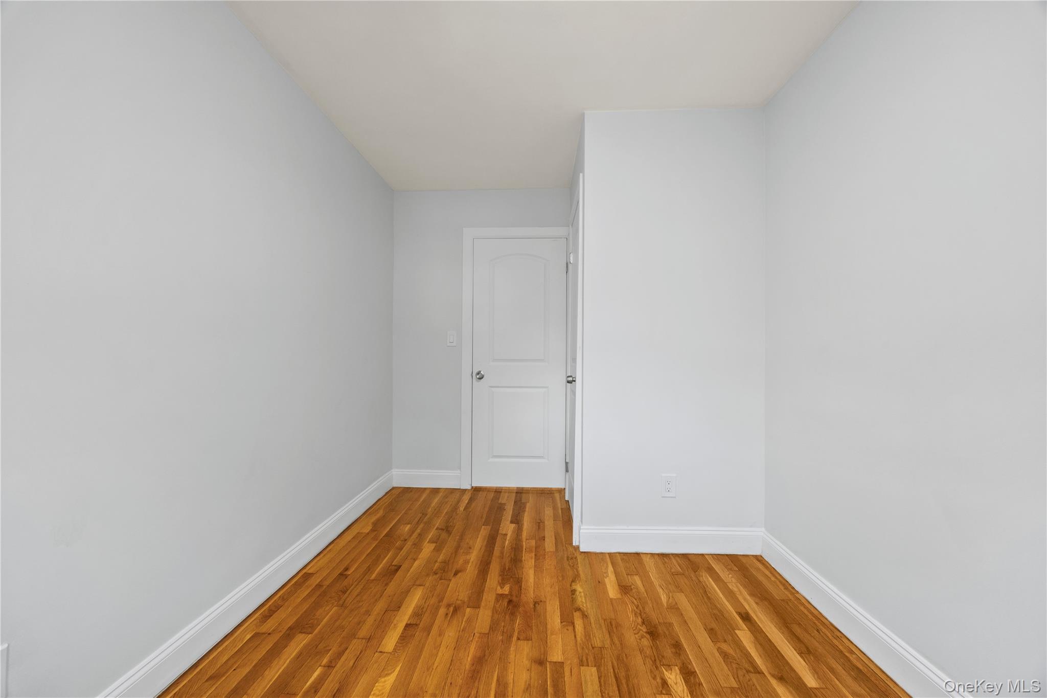 Single Family 214th Bronx, NY 10469, MLS-915746-20