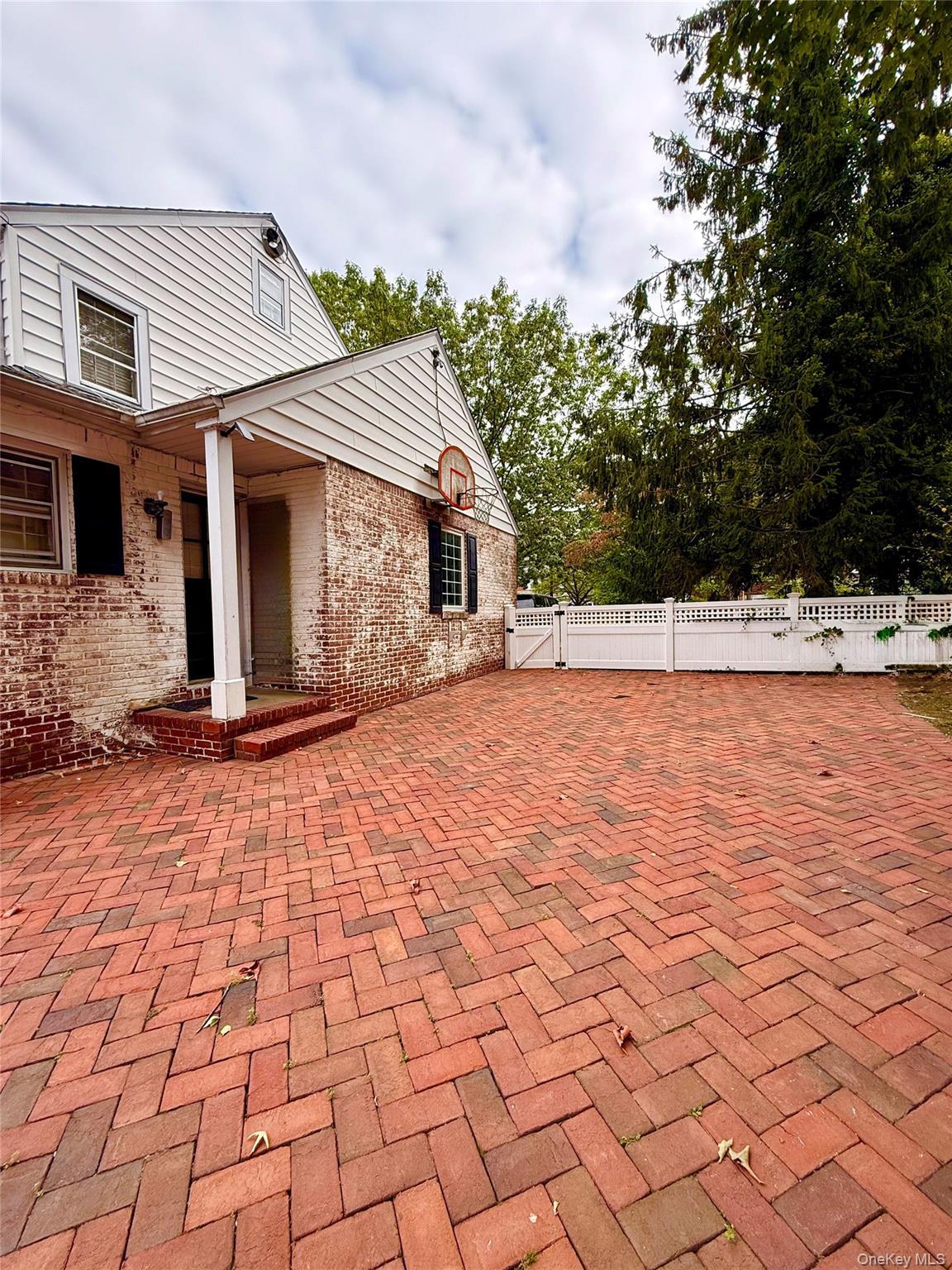 Single Family New York  Nassau County, NY 11520, MLS-915771-8