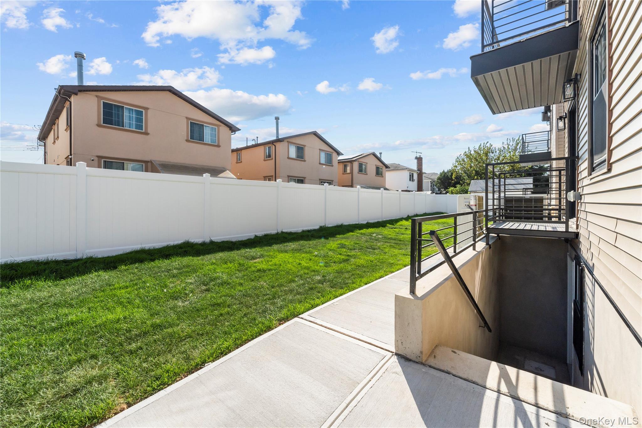 Single Family 147  Queens, NY 11422, MLS-915829-25