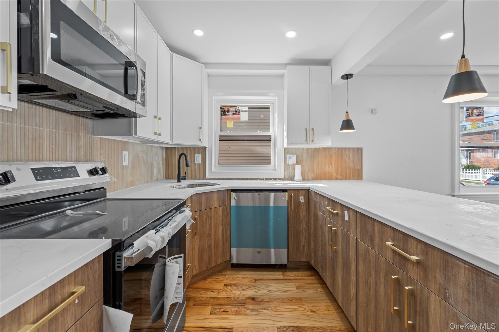 Single Family 147  Queens, NY 11422, MLS-915829-6