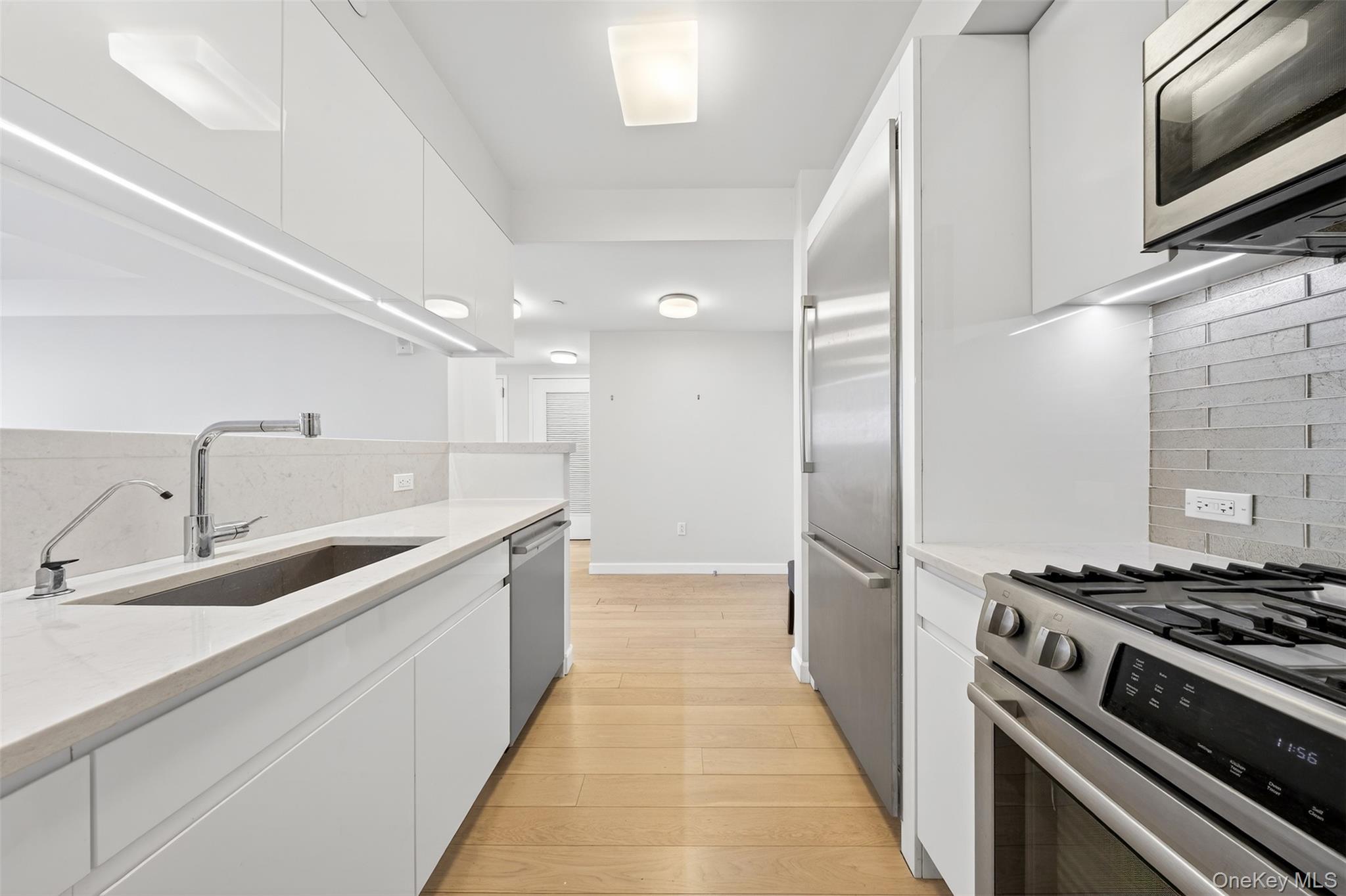 Condo 39th  Queens, NY 11354, MLS-915842-11