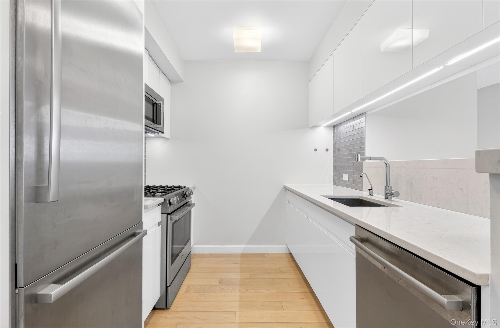 Condo 39th  Queens, NY 11354, MLS-915842-12