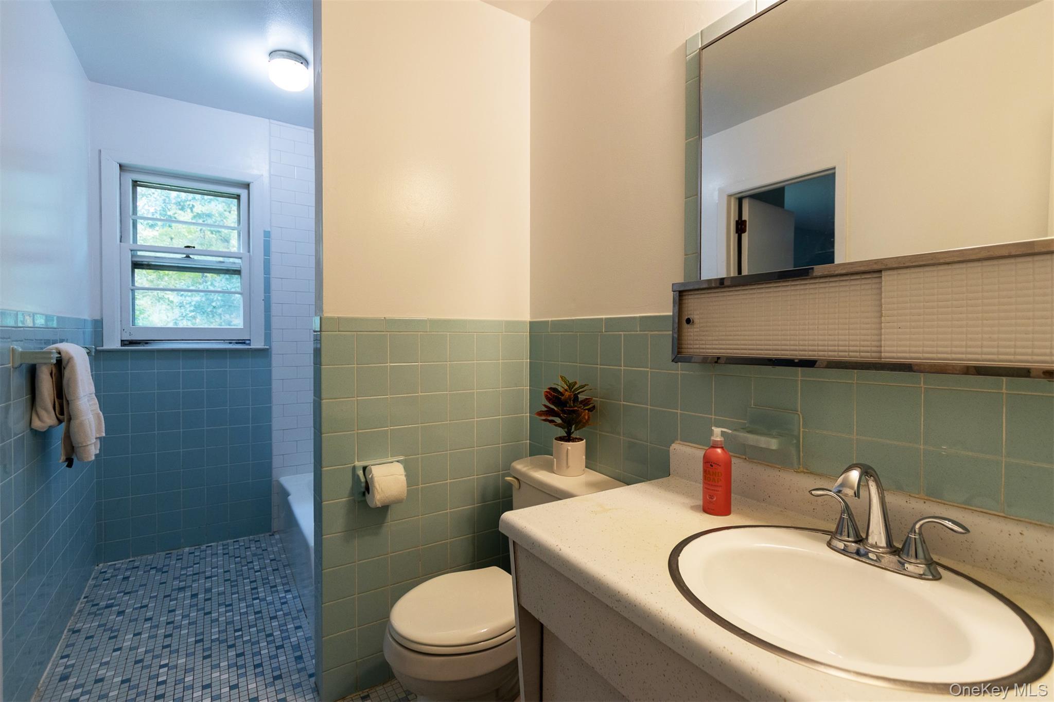 Single Family Centre Dutchess County, NY 12580, MLS-915844-17