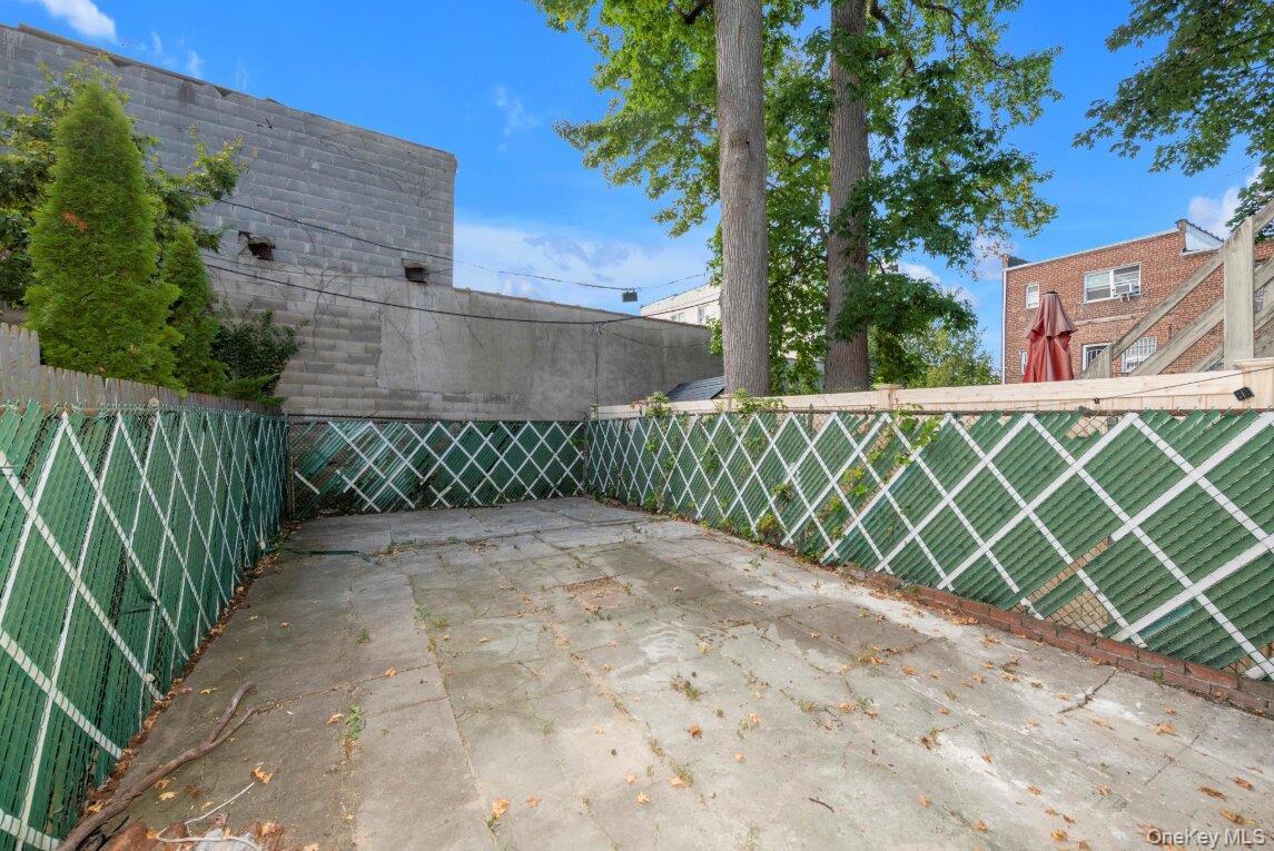 Single Family Lurting  Bronx, NY 10469, MLS-915852-17