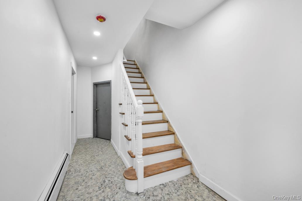 Single Family Lurting  Bronx, NY 10469, MLS-915852-4