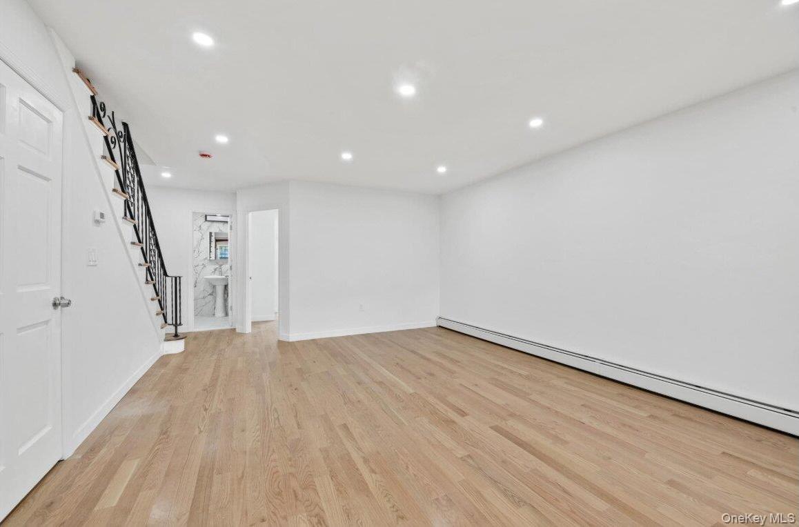 Single Family Lurting  Bronx, NY 10469, MLS-915852-7