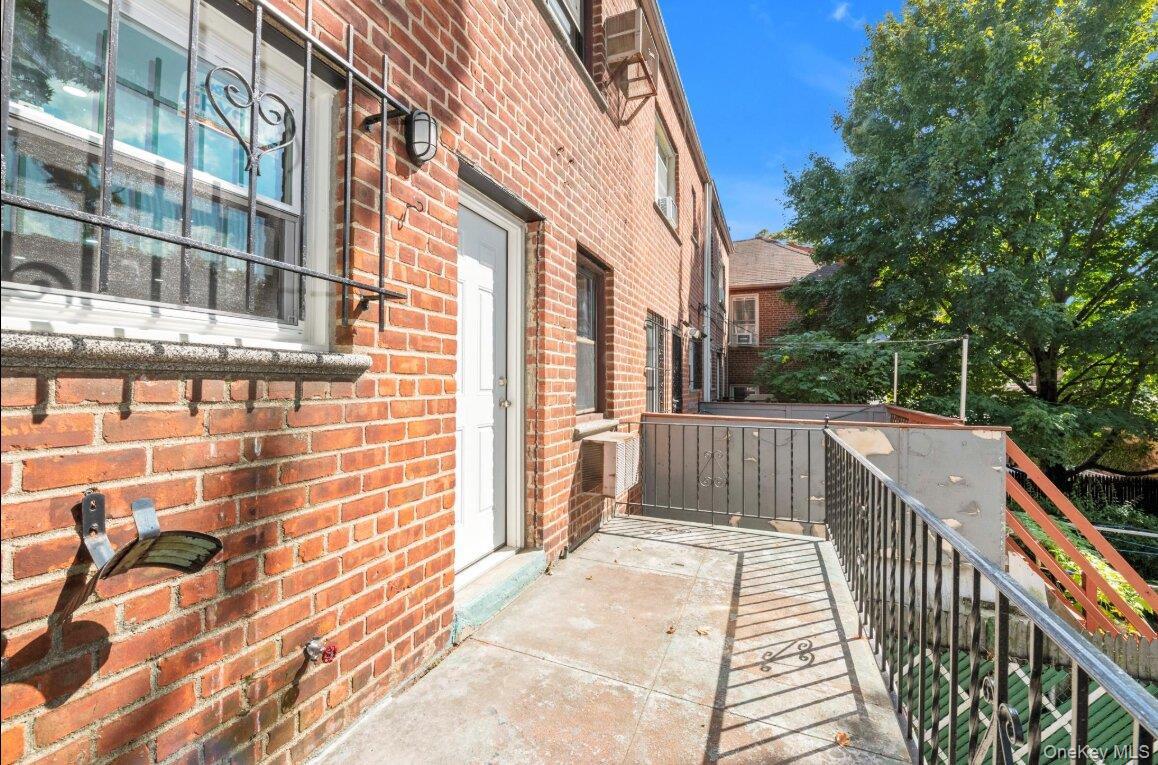 Single Family Lurting  Bronx, NY 10469, MLS-915852-8