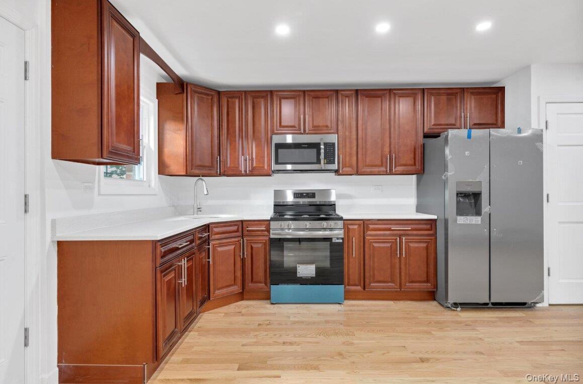 Single Family Lurting  Bronx, NY 10469, MLS-915852-9