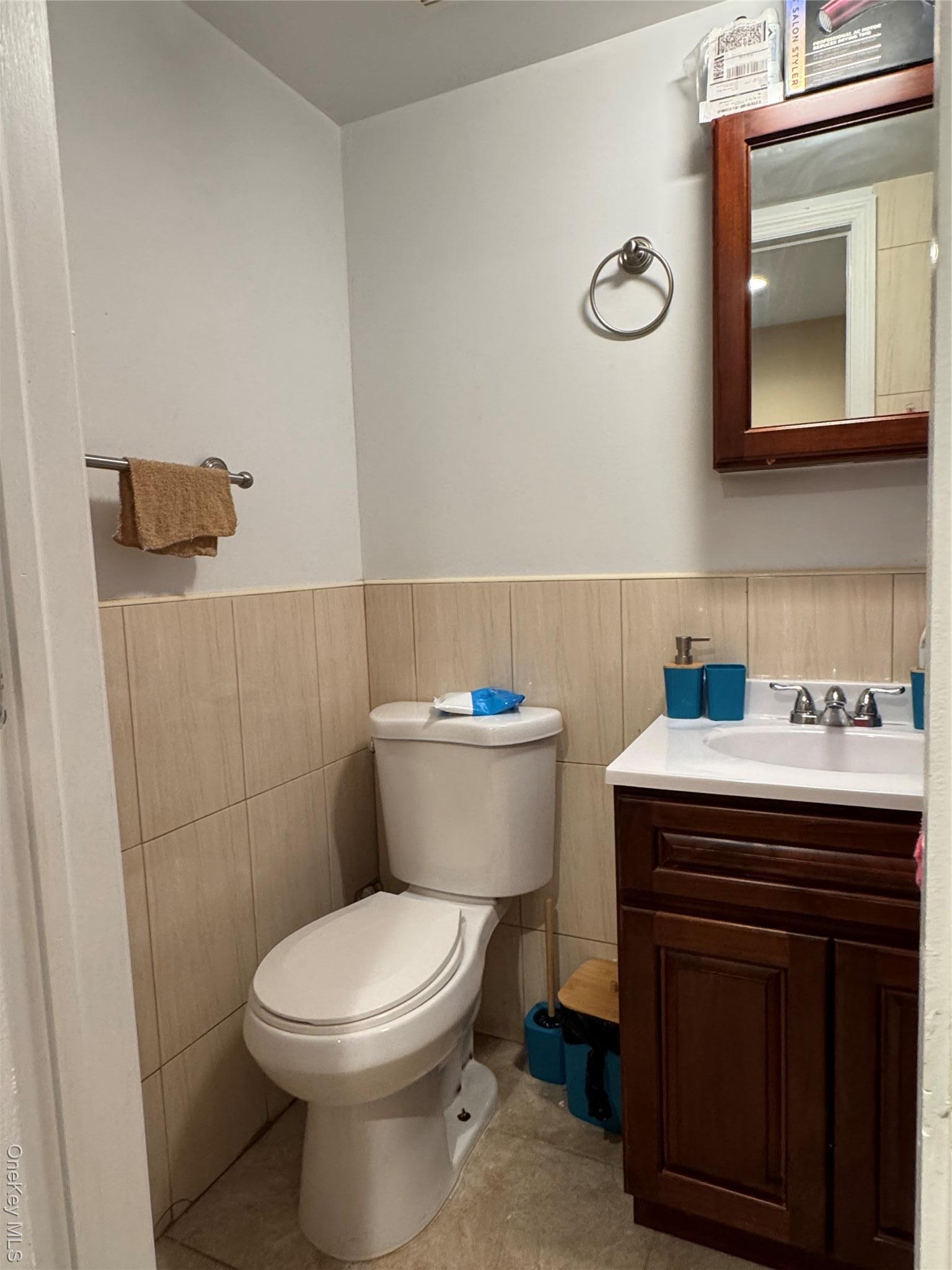 Single Family E 230th Street  Bronx, NY 10466, MLS-915871-25