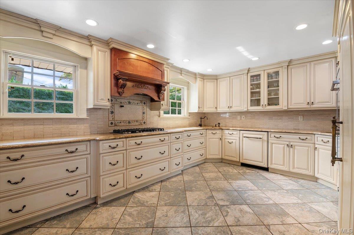 Single Family Broadway Nassau County, NY 11559, MLS-915936-11