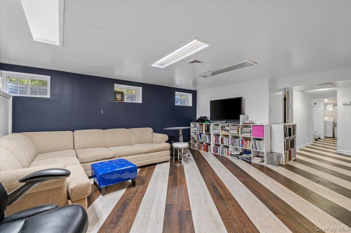 Single Family Broadway Nassau County, NY 11559, MLS-915936-21