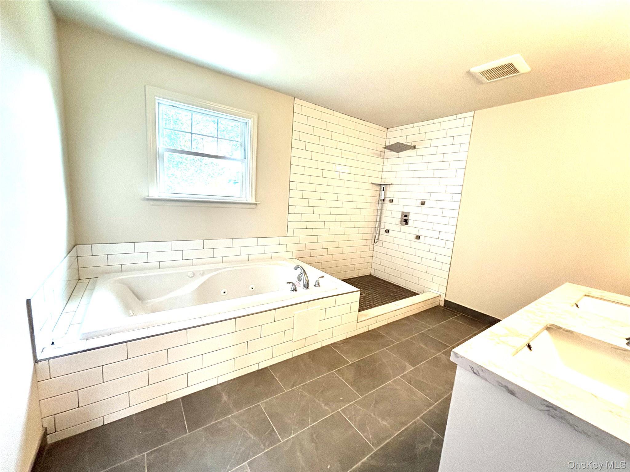 Single Family Middle  Suffolk County, NY 11705, MLS-915980-10