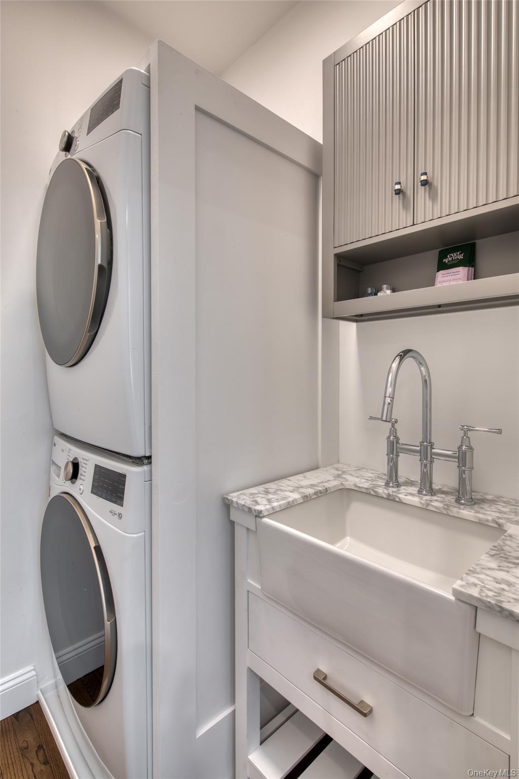 Single Family Manhanset Suffolk County, NY 11944, MLS-915982-14