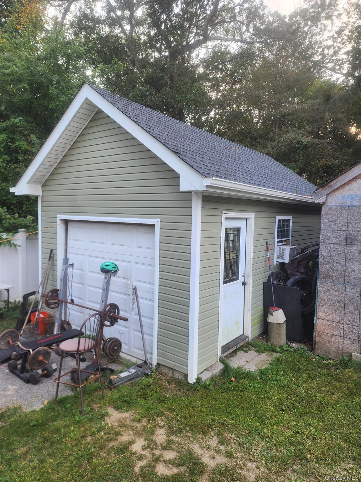 Single Family Hickory  Suffolk County, NY 11798, MLS-916018-2