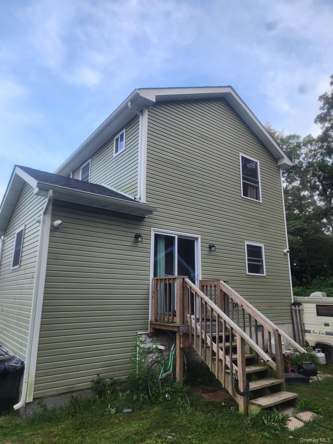 Single Family Hickory  Suffolk County, NY 11798, MLS-916018-3