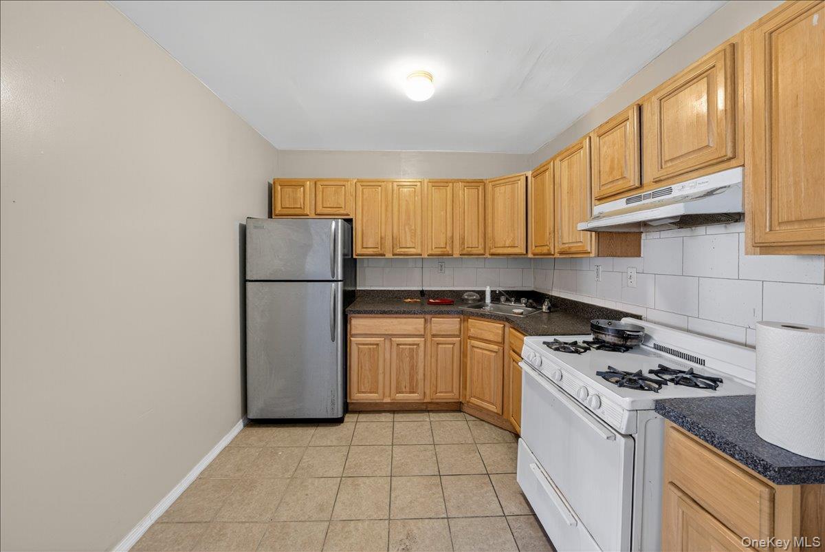 Single Family 214th  Bronx, NY 10467, MLS-916033-11