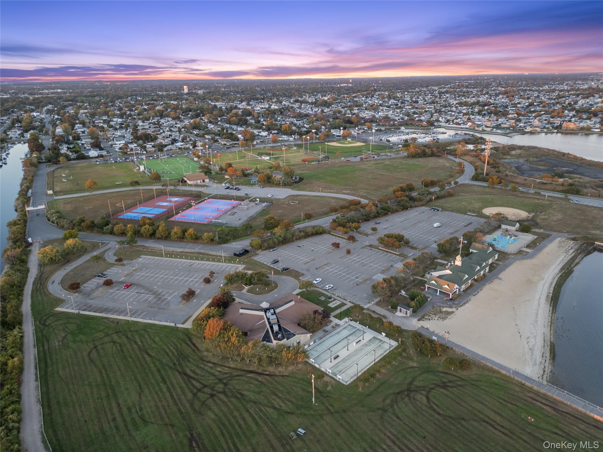 Single Family Hayes  Suffolk County, NY 11701, MLS-916040-32