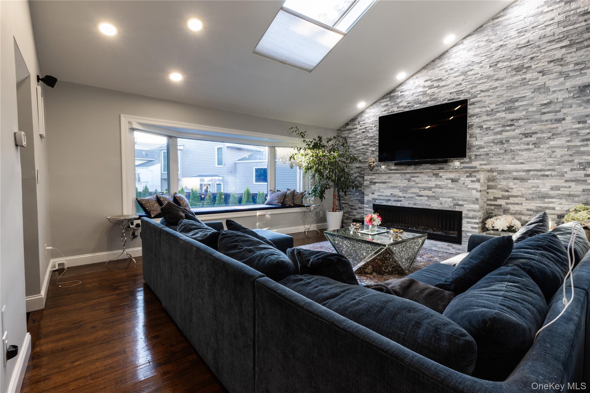 Single Family Jason Nassau County, NY 11710, MLS-916135-16