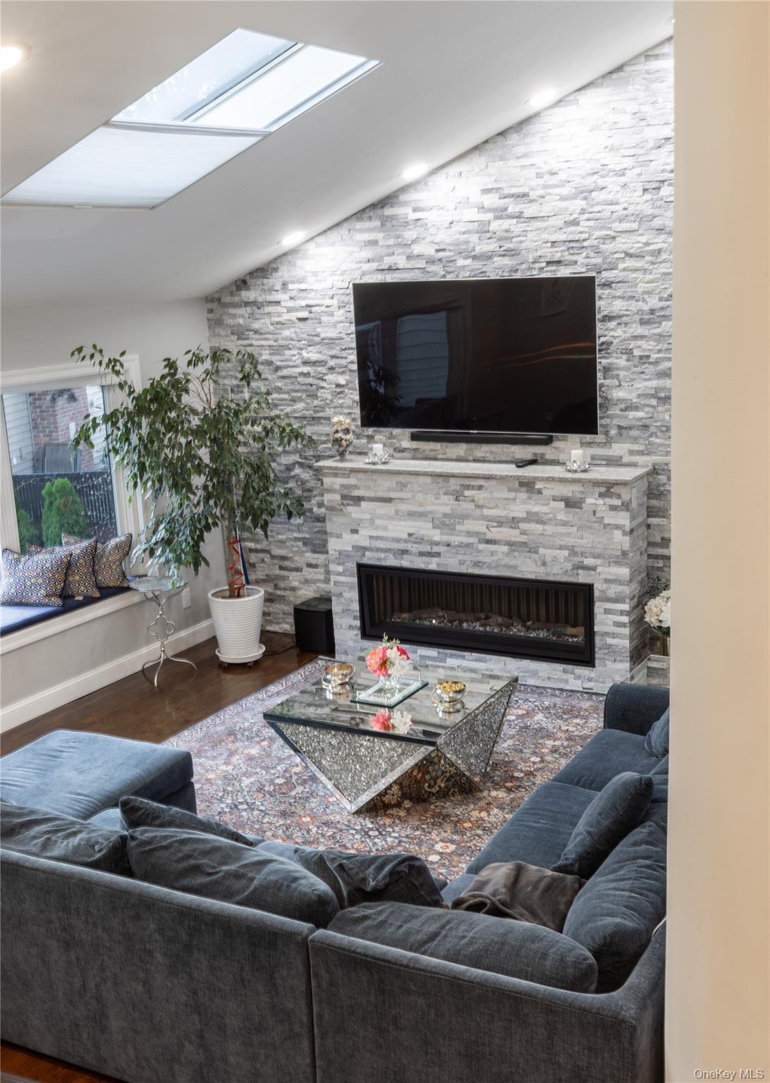 Single Family Jason Nassau County, NY 11710, MLS-916135-17