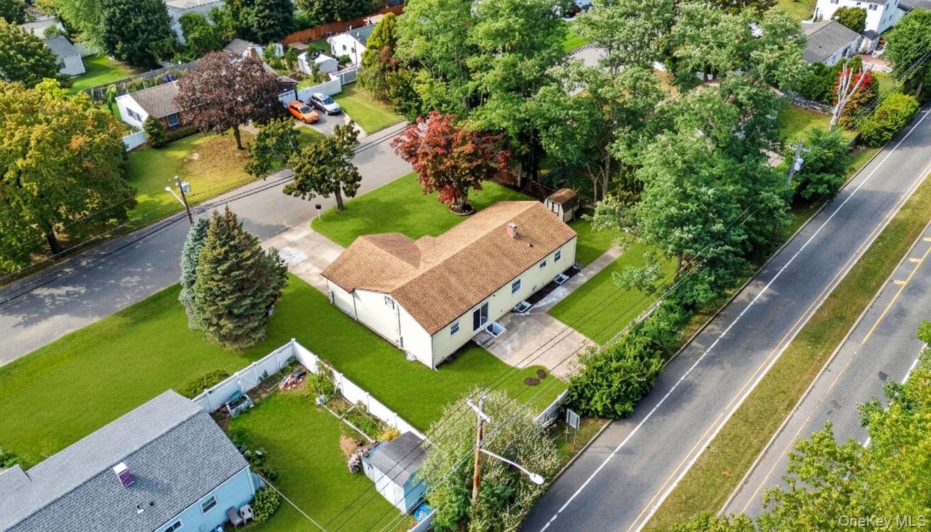 Single Family Bellwood  Suffolk County, NY 11720, MLS-916152-2