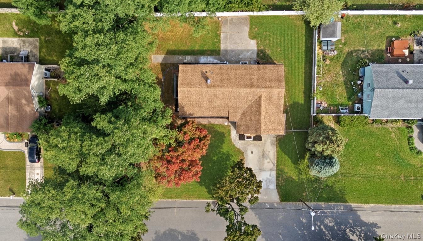 Single Family Bellwood  Suffolk County, NY 11720, MLS-916152-4