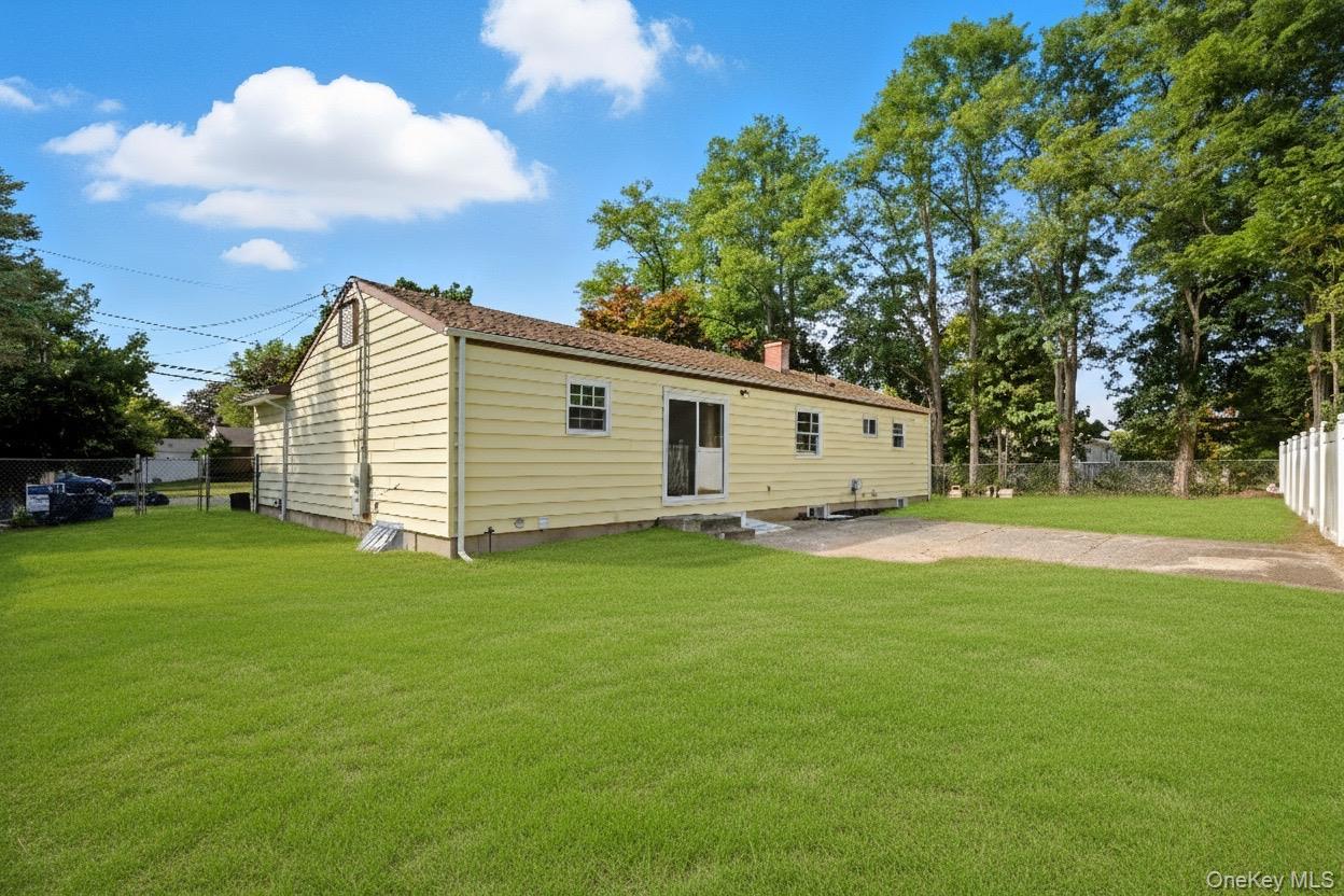 Single Family Bellwood  Suffolk County, NY 11720, MLS-916152-5