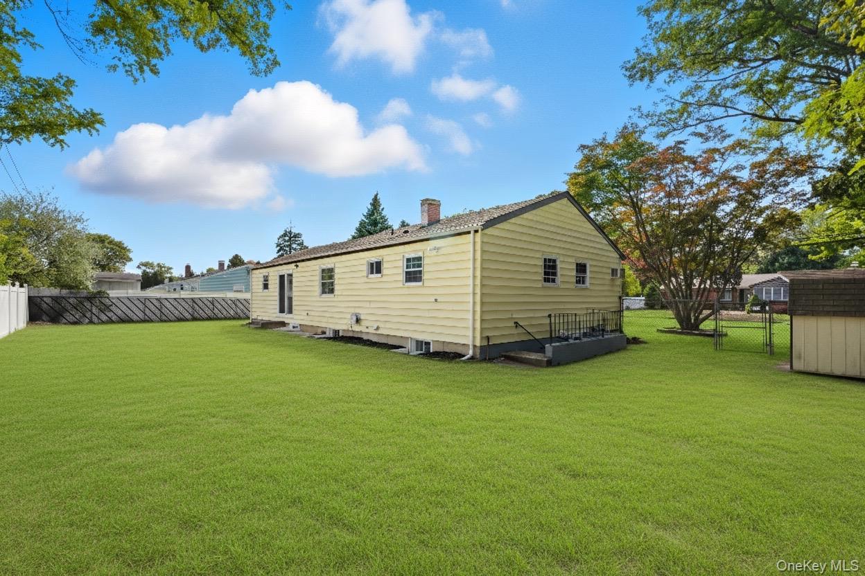 Single Family Bellwood  Suffolk County, NY 11720, MLS-916152-6