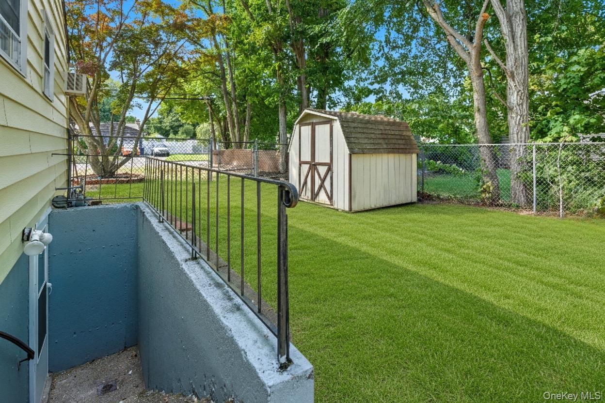 Single Family Bellwood  Suffolk County, NY 11720, MLS-916152-7