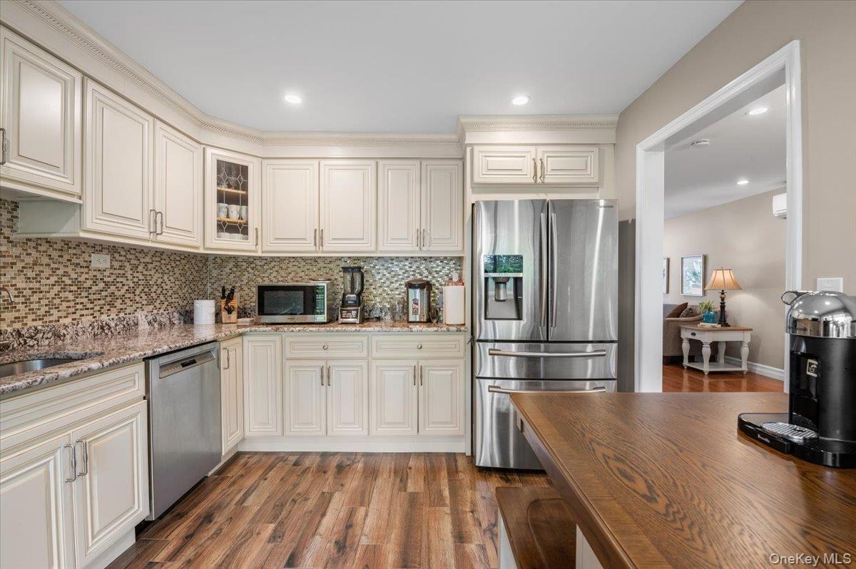 Single Family Mellow Nassau County, NY 11753, MLS-916157-10