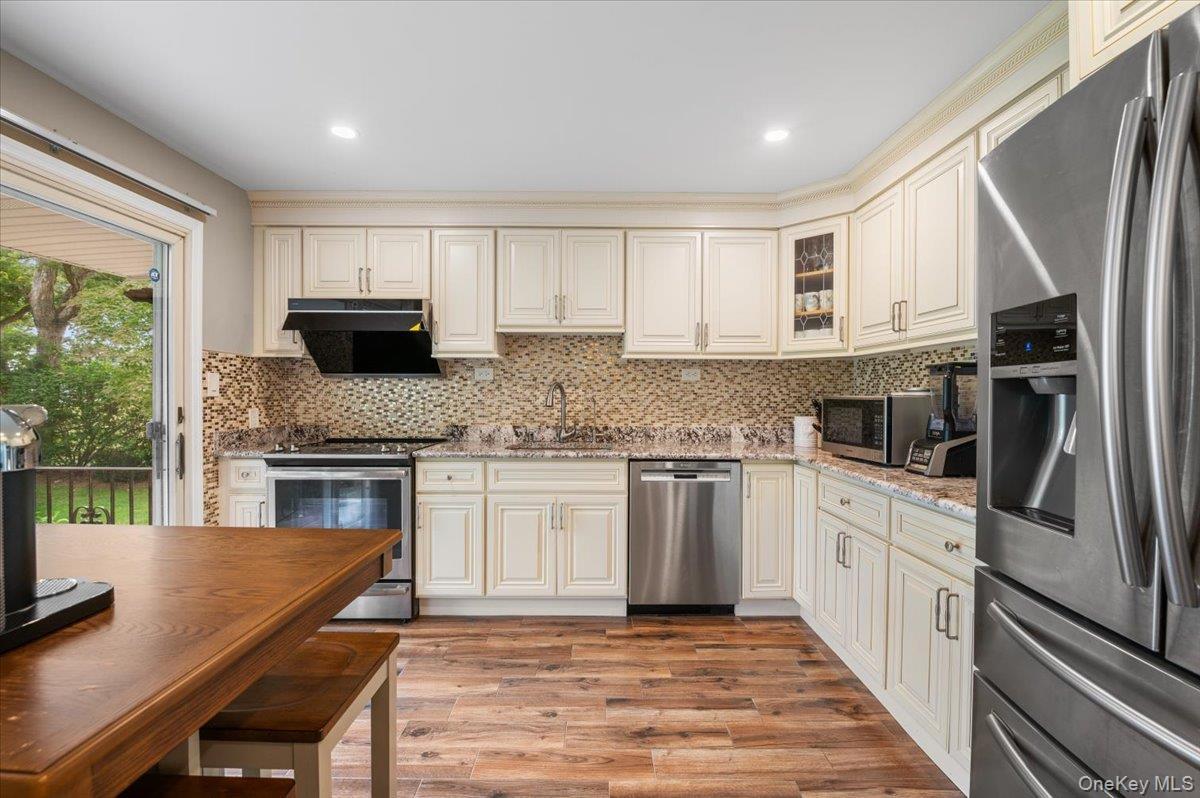 Single Family Mellow Nassau County, NY 11753, MLS-916157-11