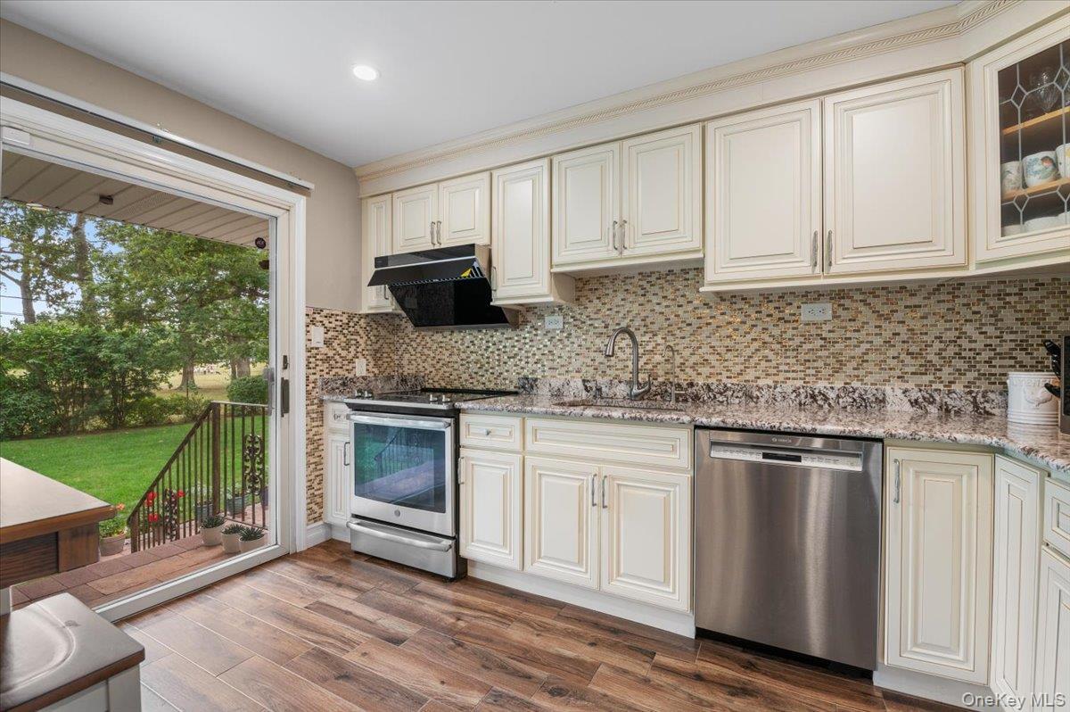 Single Family Mellow Nassau County, NY 11753, MLS-916157-12