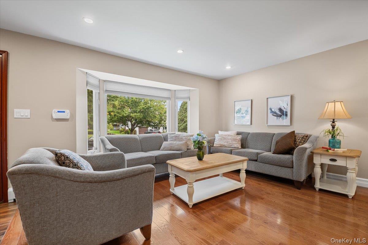 Single Family Mellow Nassau County, NY 11753, MLS-916157-2