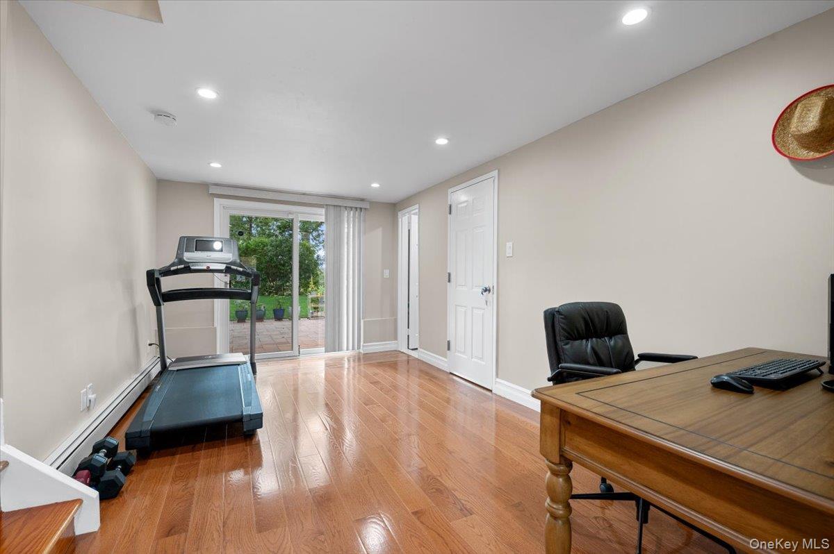 Single Family Mellow Nassau County, NY 11753, MLS-916157-21