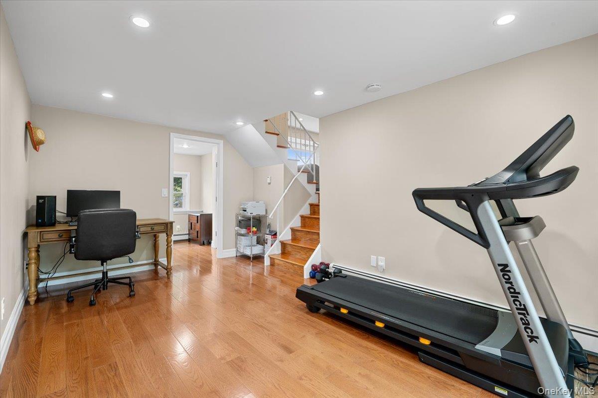 Single Family Mellow Nassau County, NY 11753, MLS-916157-22