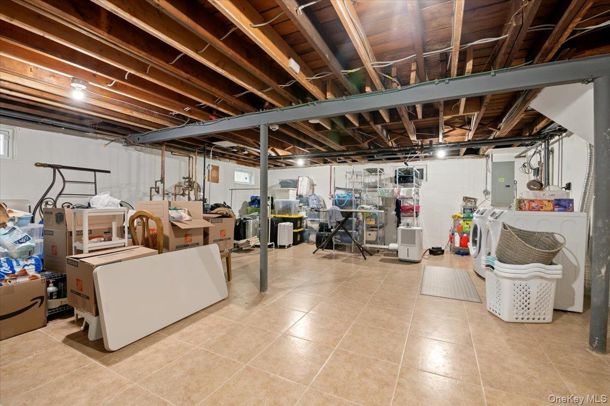 Single Family Mellow Nassau County, NY 11753, MLS-916157-24