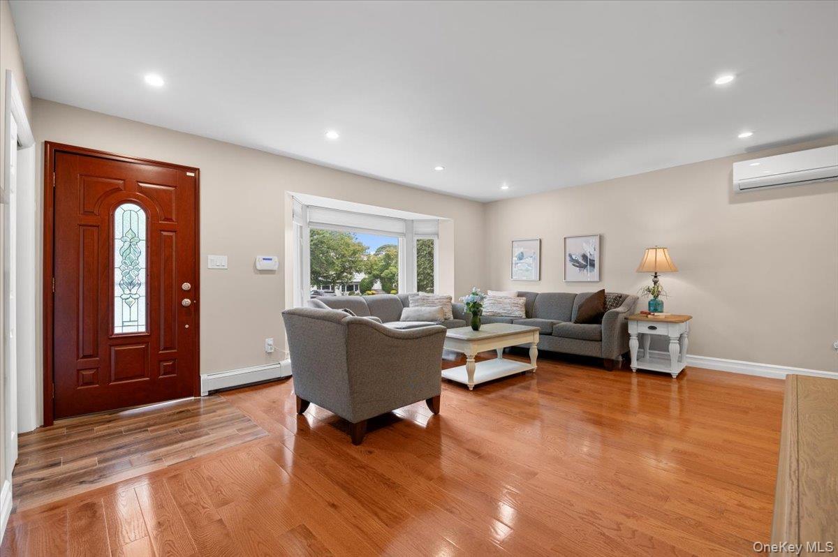 Single Family Mellow Nassau County, NY 11753, MLS-916157-3