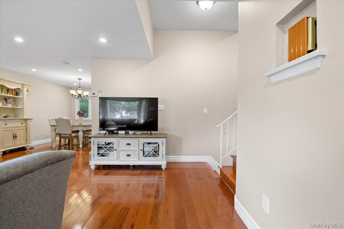 Single Family Mellow Nassau County, NY 11753, MLS-916157-5