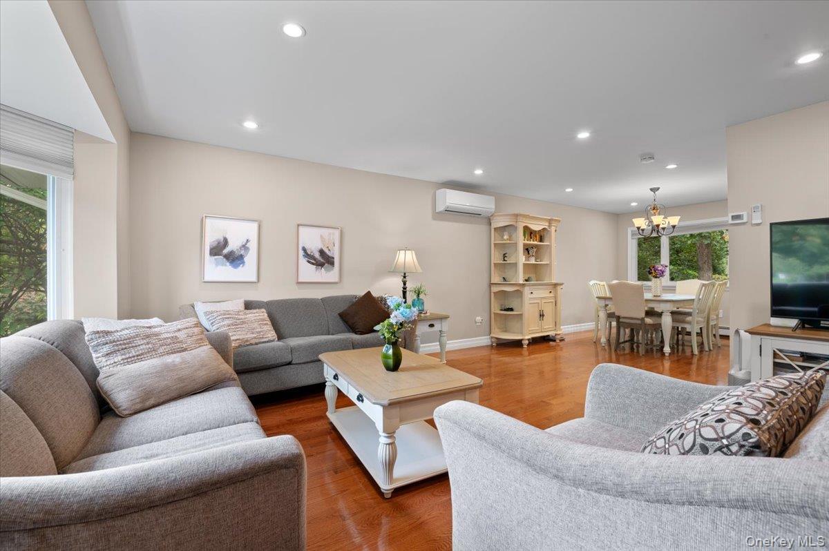 Single Family Mellow Nassau County, NY 11753, MLS-916157-6