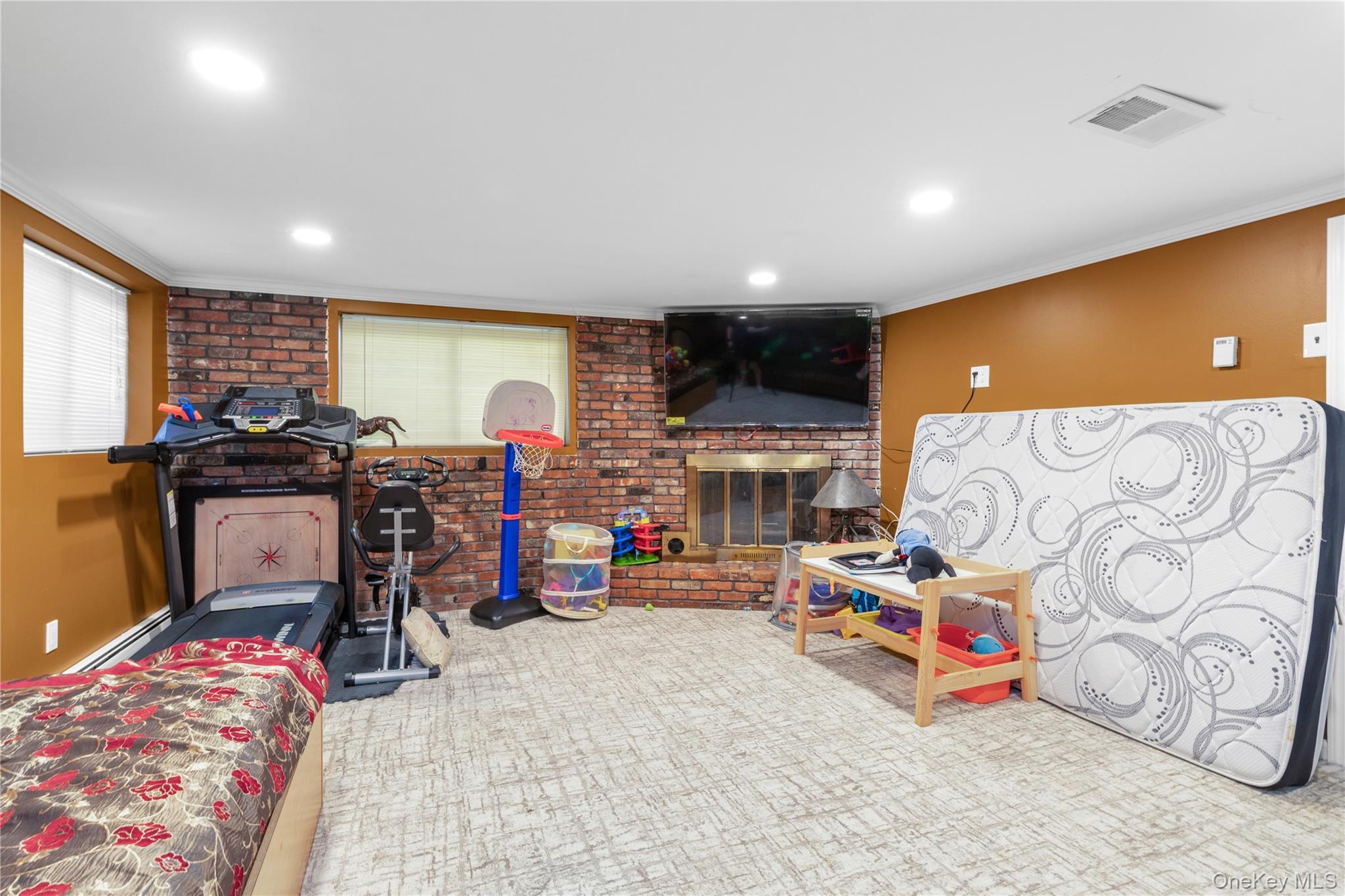 Single Family Rosalie Nassau County, NY 11554, MLS-916160-21